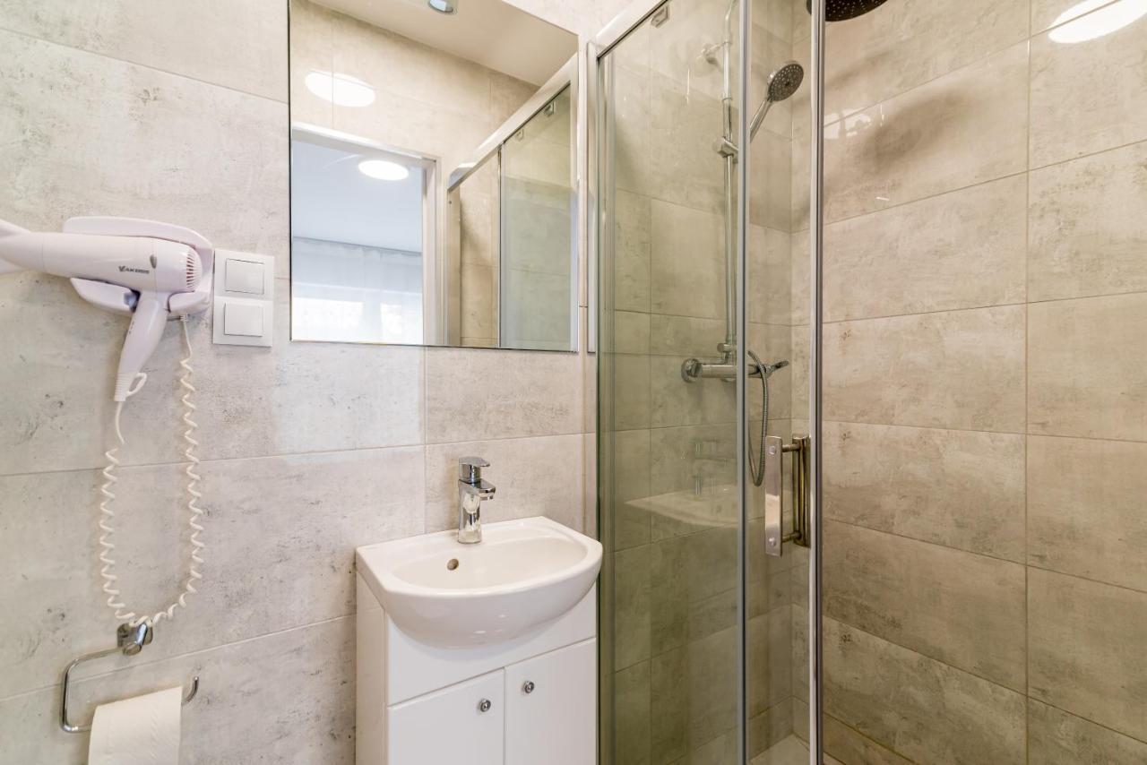 Ferienwohnung Studio I Pokoje I Pokoje Z Lazienkami Danzig Exterior foto